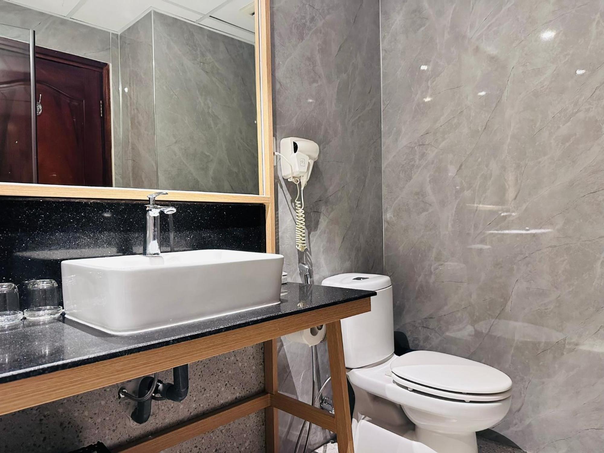 Sky Gem Hotel - Ben Thanh Ho Chi Minh City Bagian luar foto